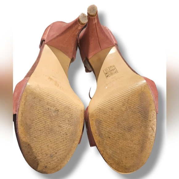 Nine West, Vintage Pink Leather heels. With Ruffle Design. Sz 10 - Picture 2 of 8